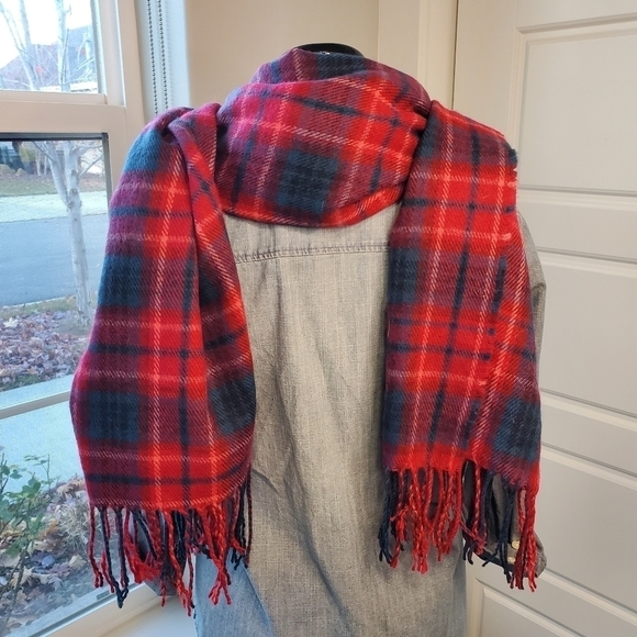 EDDIE BAUER OVERSIZE BLANKET SCARF SHAWL WRAP RED & BLUE PLAID FRINGE WOMEN OS - Picture 6 of 14